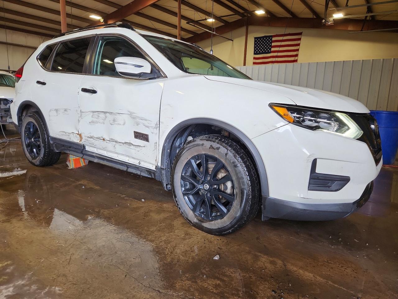 2017 NISSAN ROGUE SV photo 4