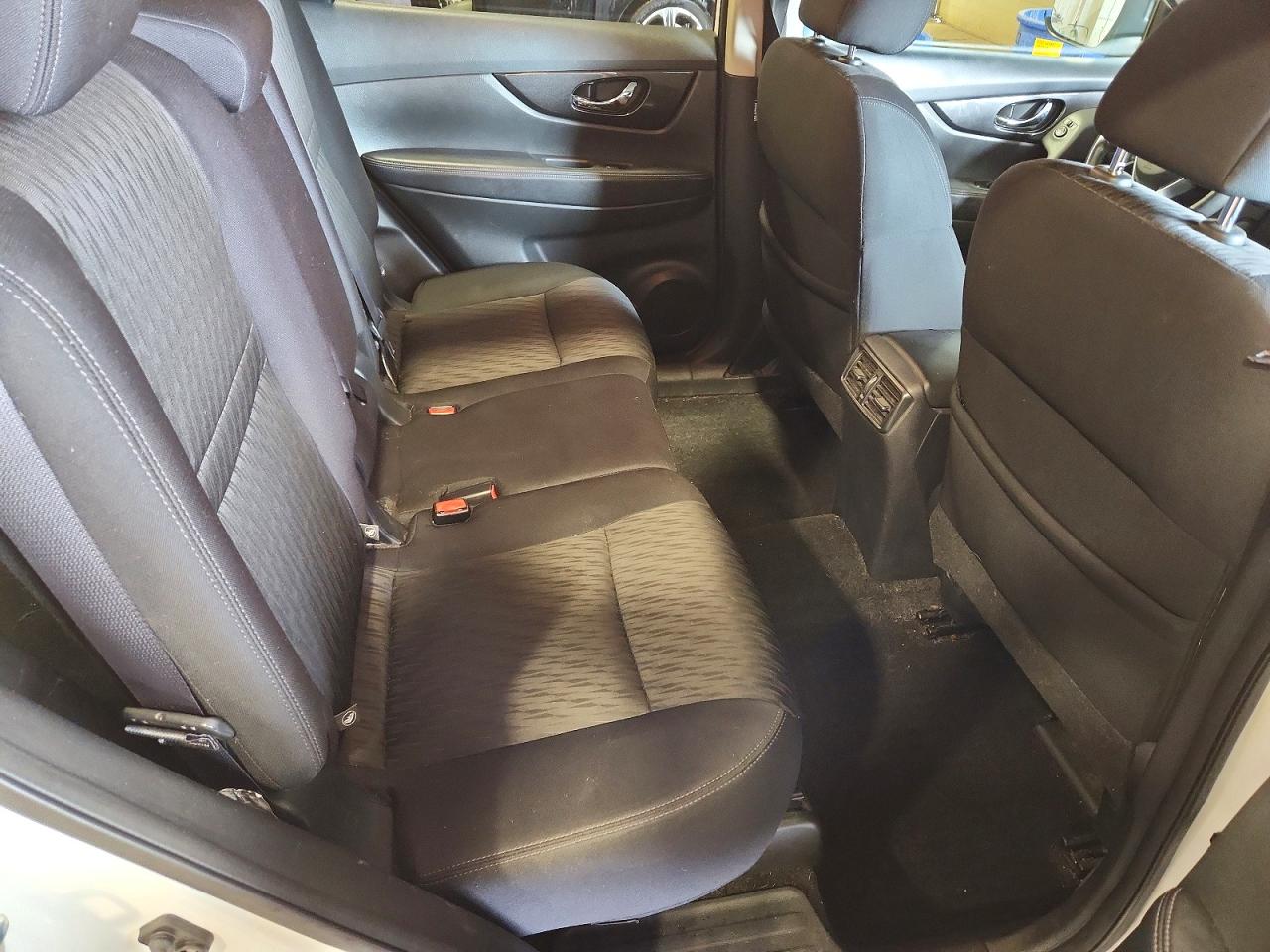 2017 NISSAN ROGUE SV photo 11