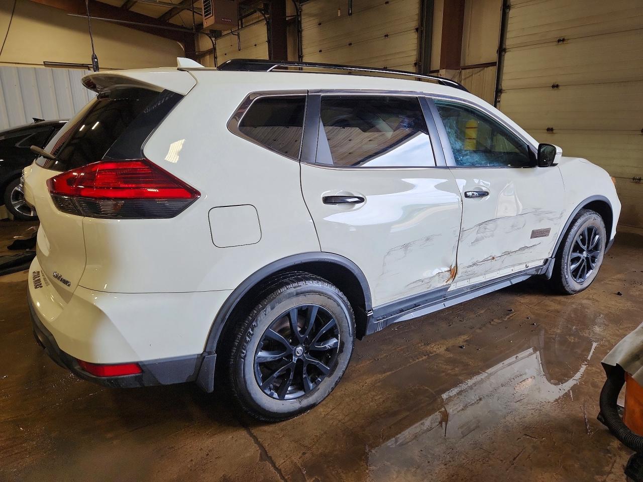 2017 NISSAN ROGUE SV photo 3