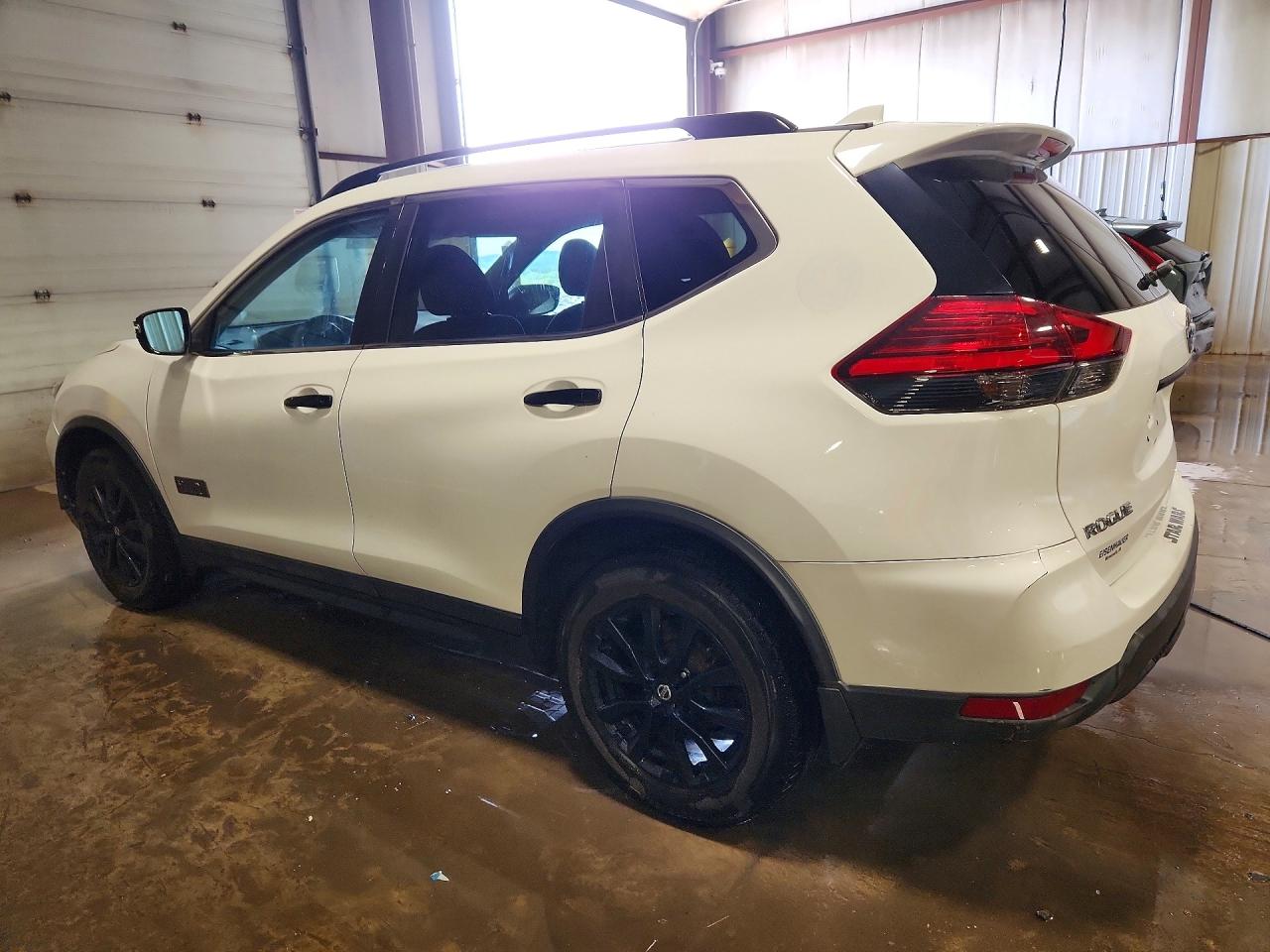 2017 NISSAN ROGUE SV photo 2