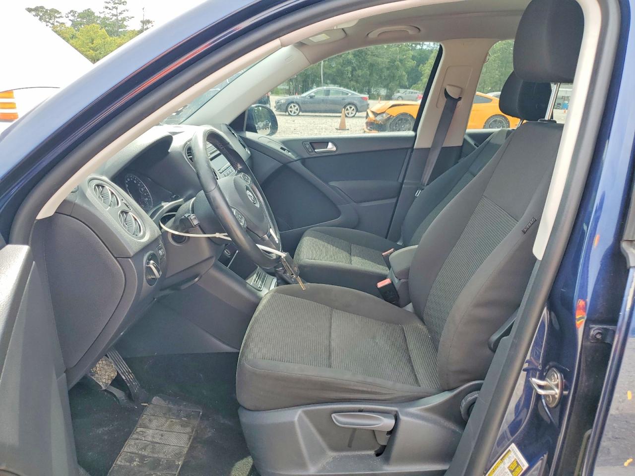 2013 VOLKSWAGEN TIGUAN S photo 13