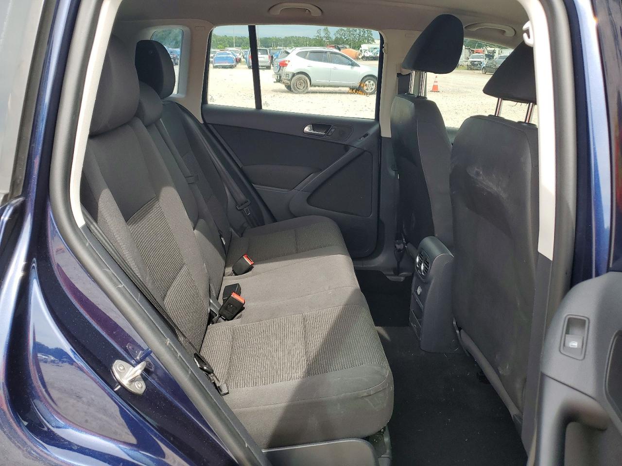 2013 VOLKSWAGEN TIGUAN S photo 21