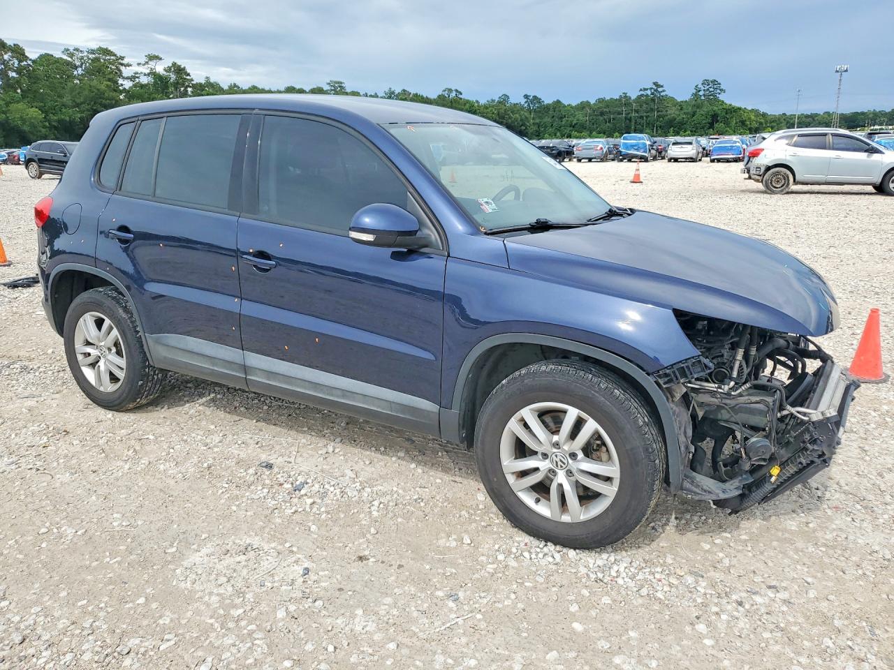 2013 VOLKSWAGEN TIGUAN S photo 7