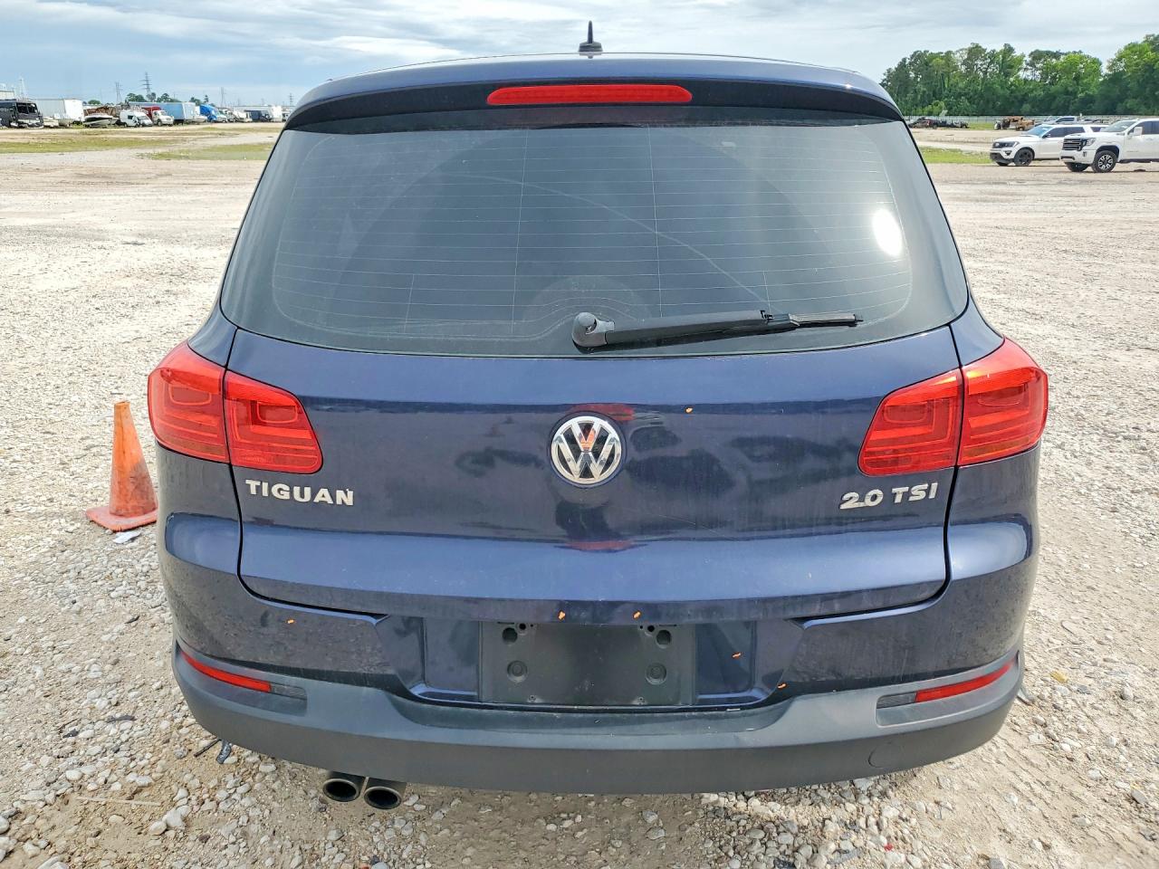 2013 VOLKSWAGEN TIGUAN S photo 11