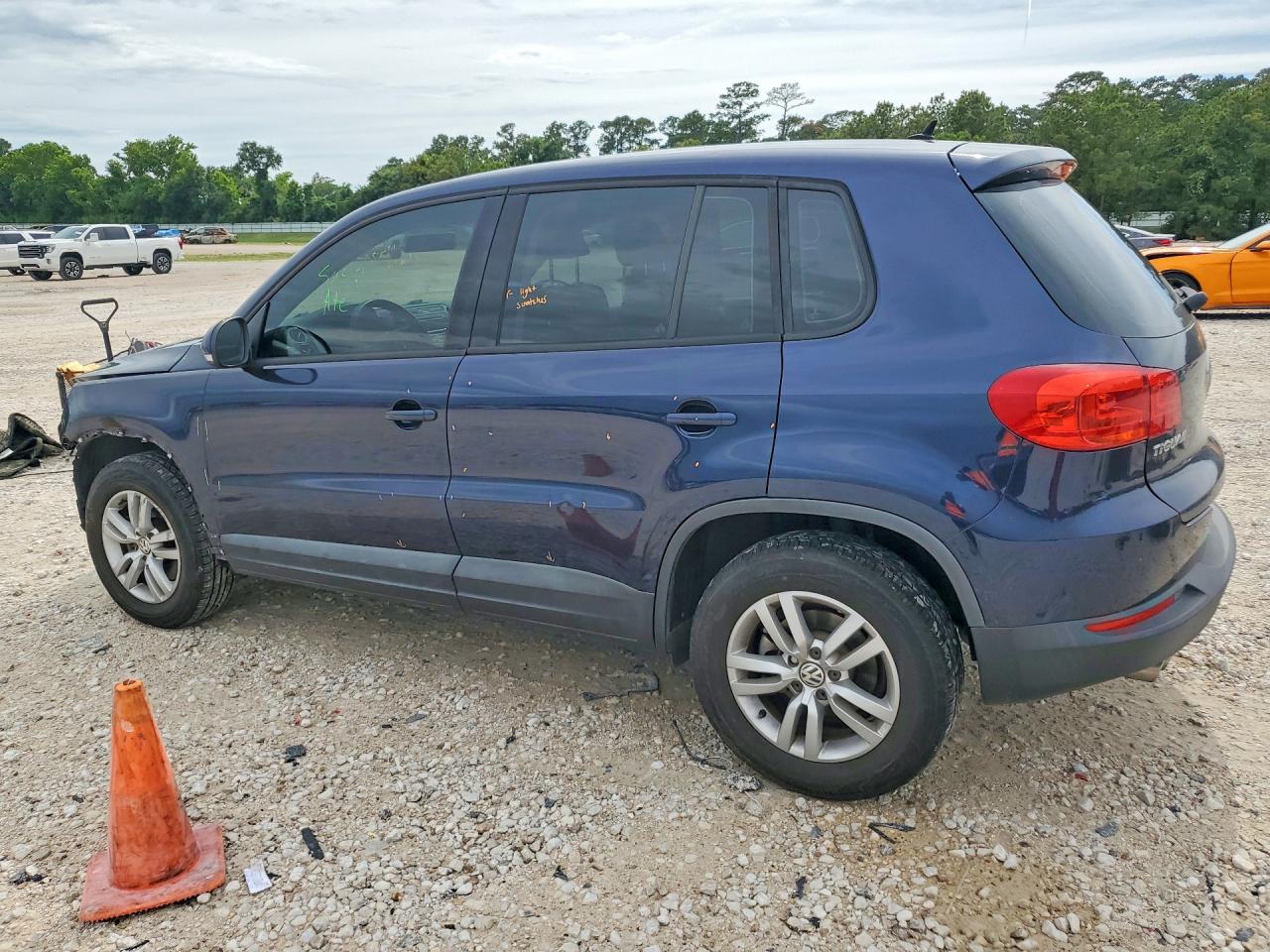 2013 VOLKSWAGEN TIGUAN S photo 3