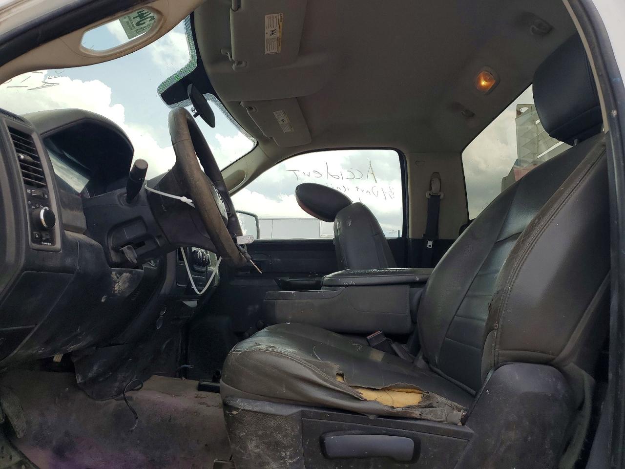 2016 RAM 2500 ST photo 19
