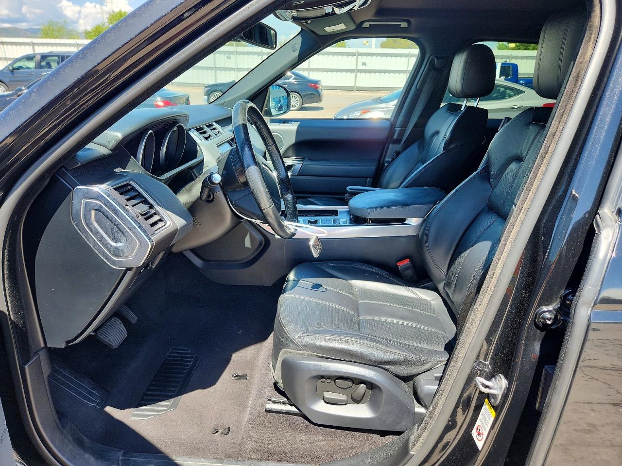 2015 LAND ROVER RANGE ROVER SPORT SE photo 13