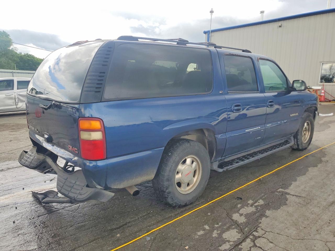 2002 GMC YUKON XL C1500 photo 5
