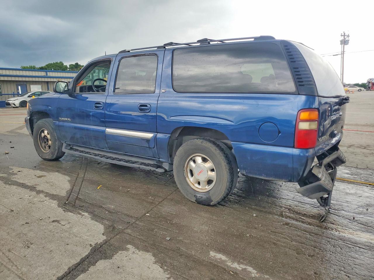 2002 GMC YUKON XL C1500 photo 3