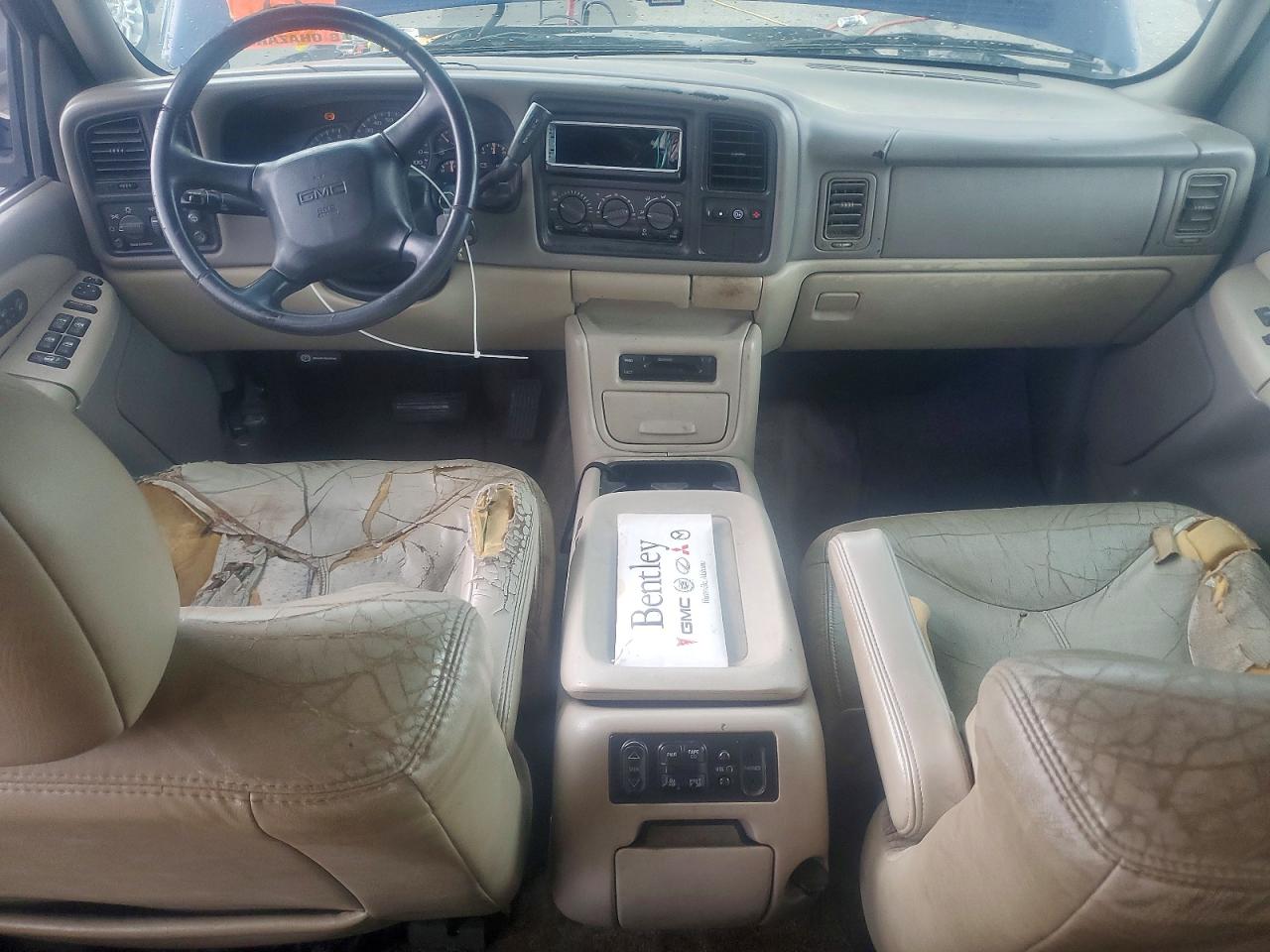 2002 GMC YUKON XL C1500 photo 15