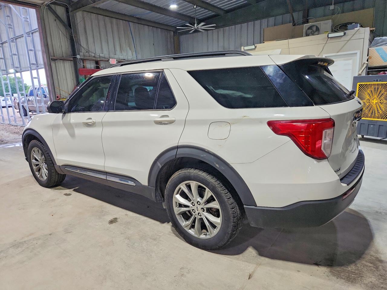 2020 FORD EXPLORER photo 4