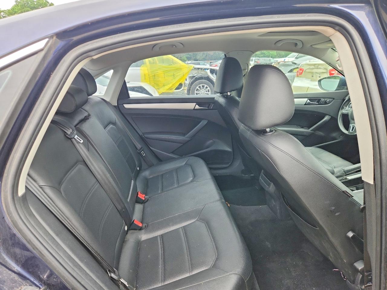 2012 VOLKSWAGEN PASSAT SE photo 28