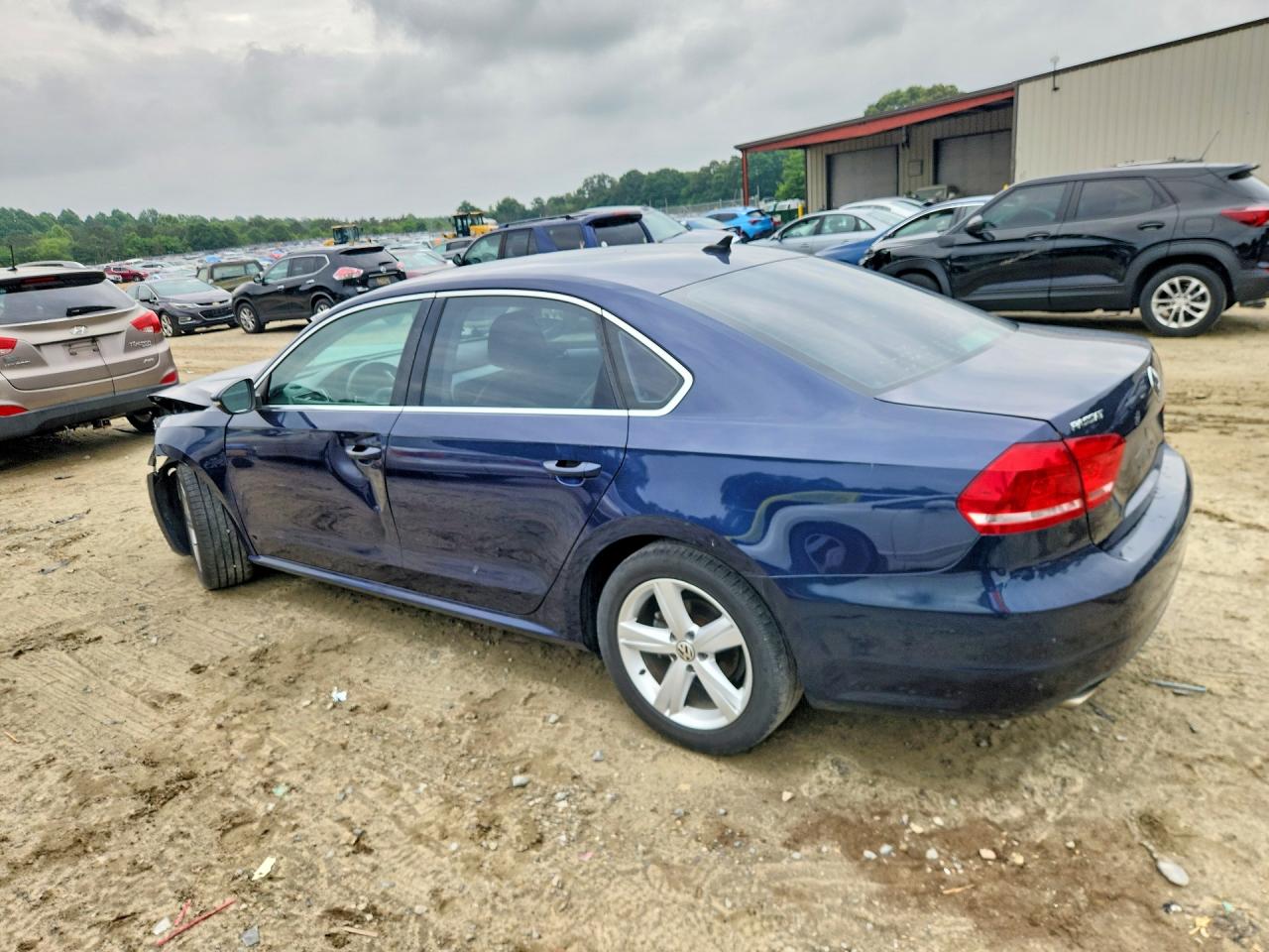 2012 VOLKSWAGEN PASSAT SE photo 4
