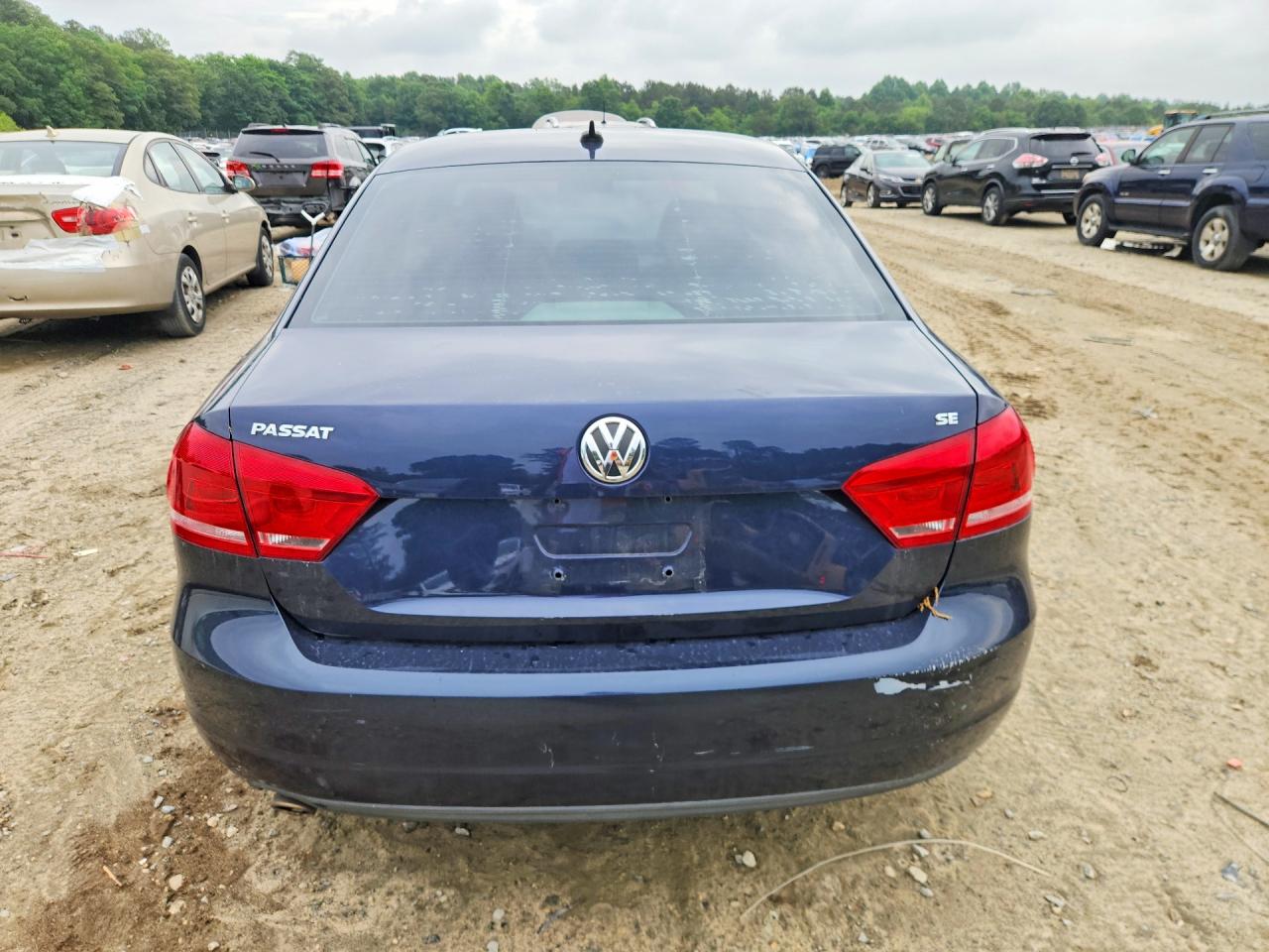2012 VOLKSWAGEN PASSAT SE photo 16