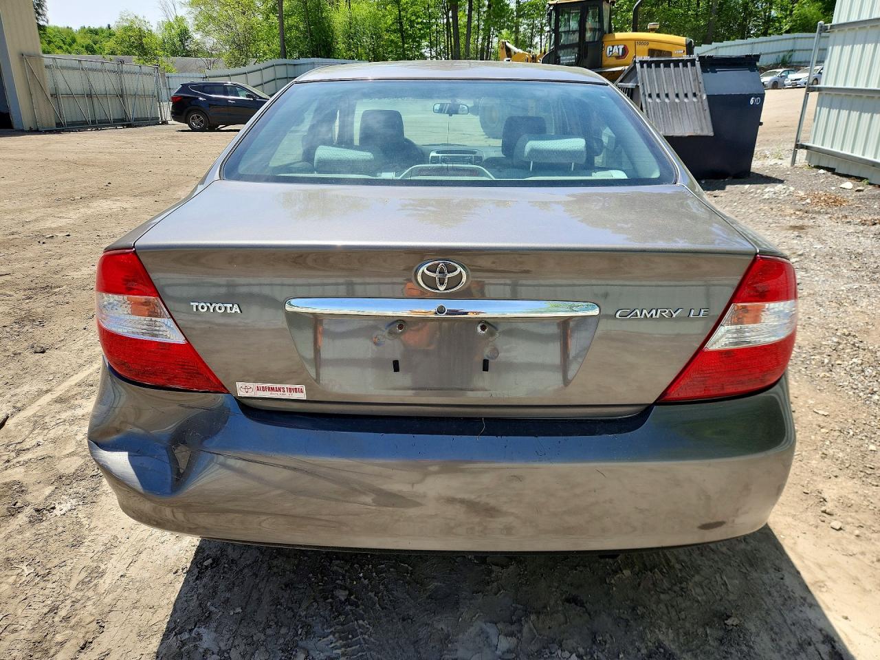 2004 TOYOTA CAMRY LE photo 16