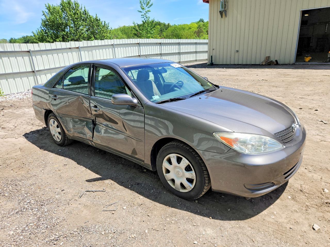 2004 TOYOTA CAMRY LE photo 10
