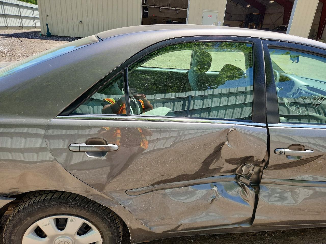 2004 TOYOTA CAMRY LE photo 28