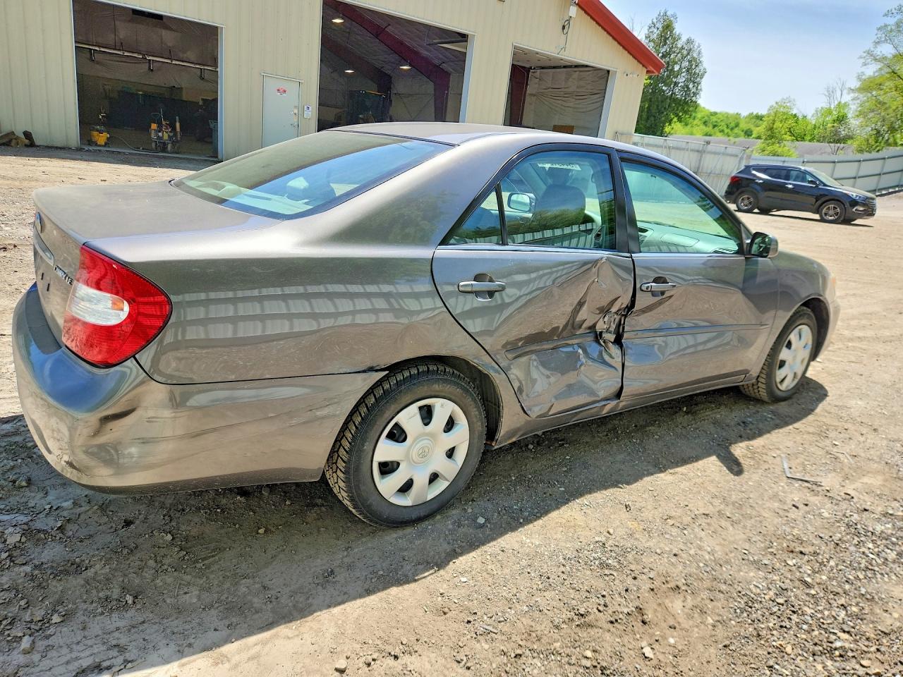 2004 TOYOTA CAMRY LE photo 7