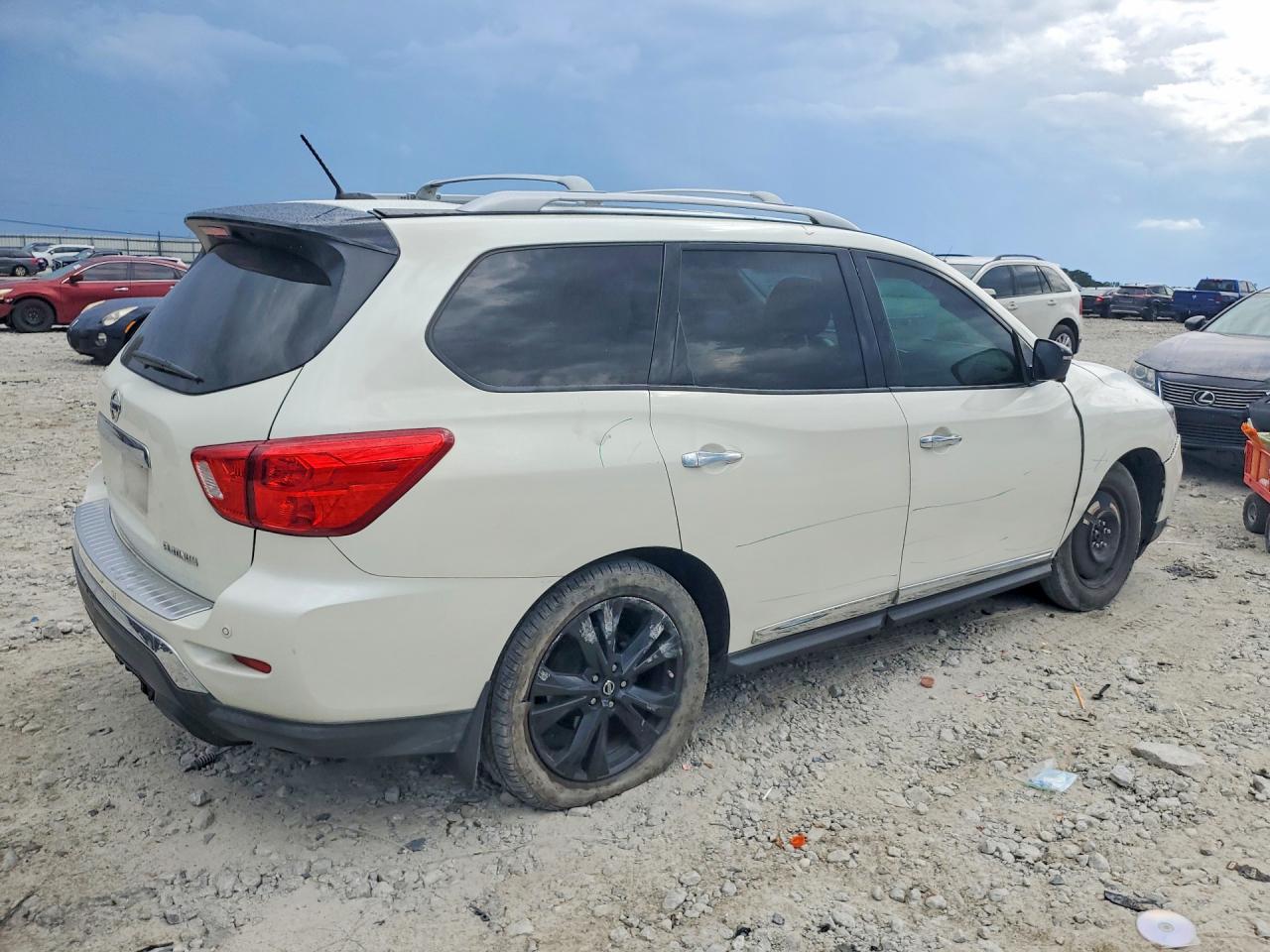 2017 NISSAN PATHFINDER PLATINUM photo 7