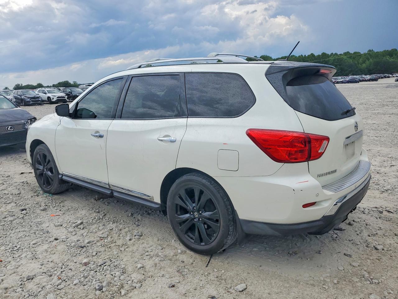 2017 NISSAN PATHFINDER PLATINUM photo 4
