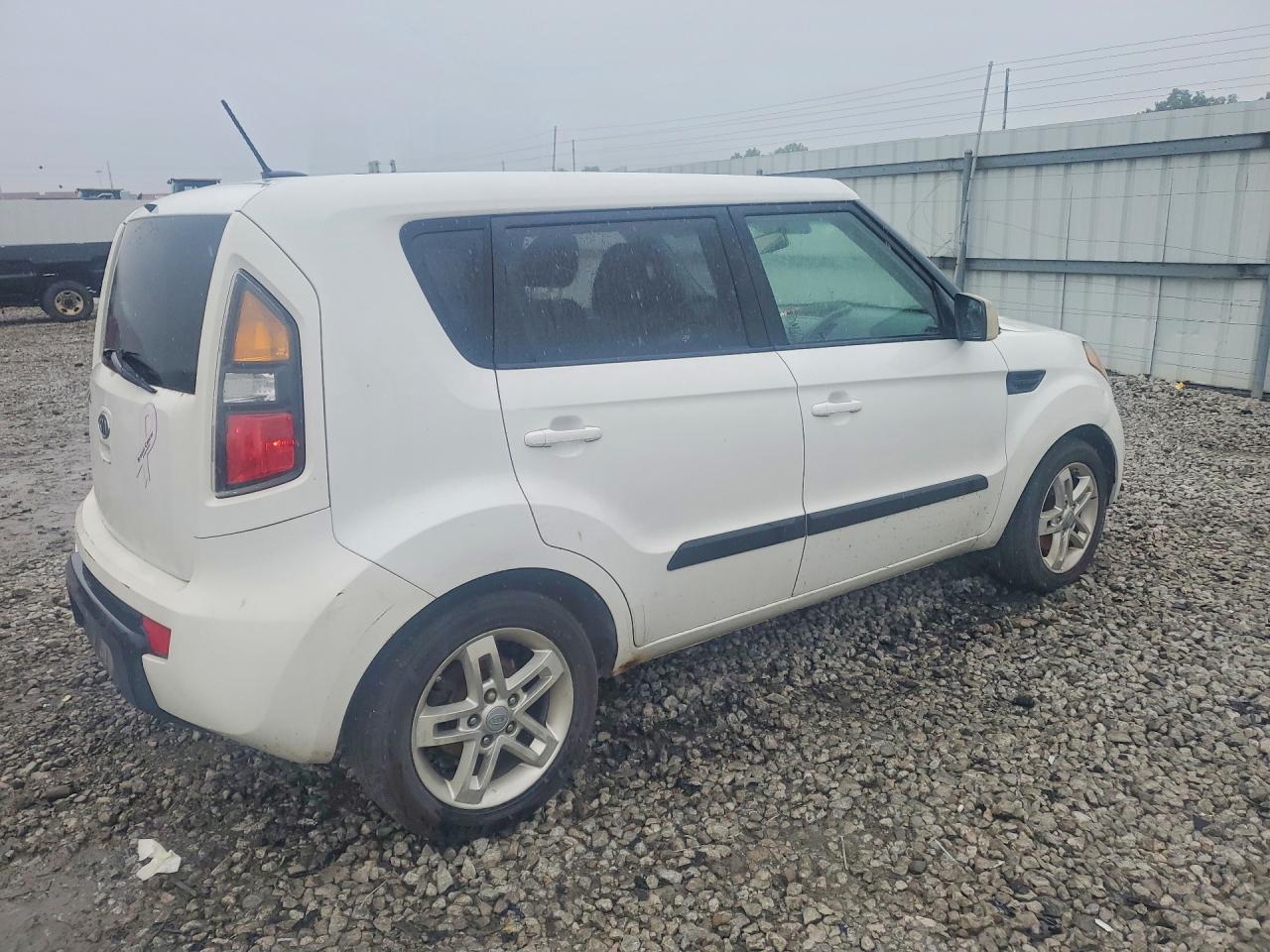 2011 KIA SOUL + photo 3