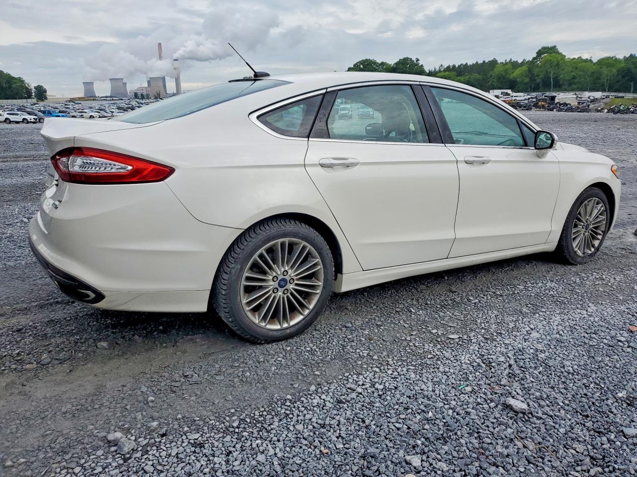 2014 FORD FUSION SE photo 3