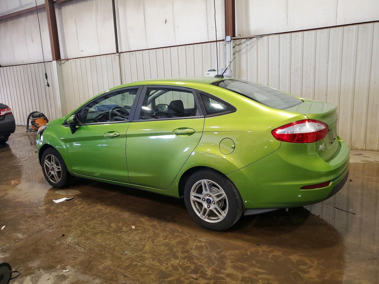 2019 FORD FIESTA SE photo 2