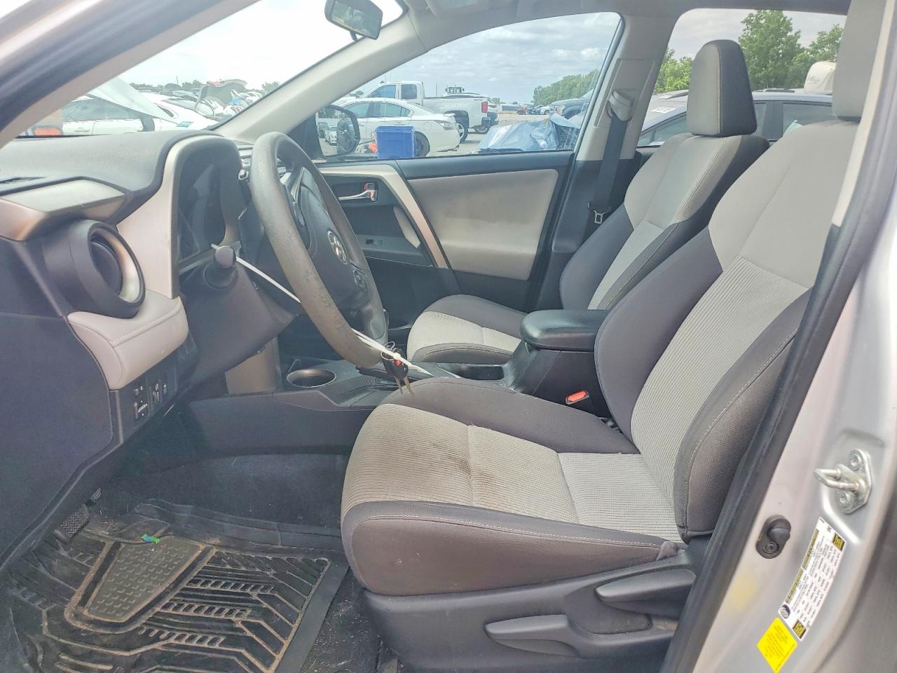 2014 TOYOTA RAV4 XLE photo 13