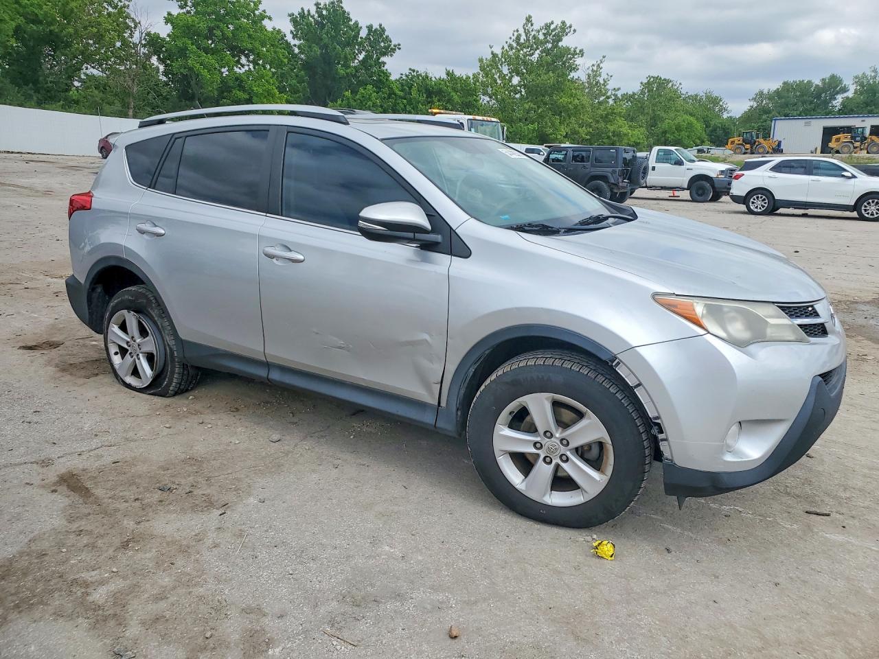 2014 TOYOTA RAV4 XLE photo 7