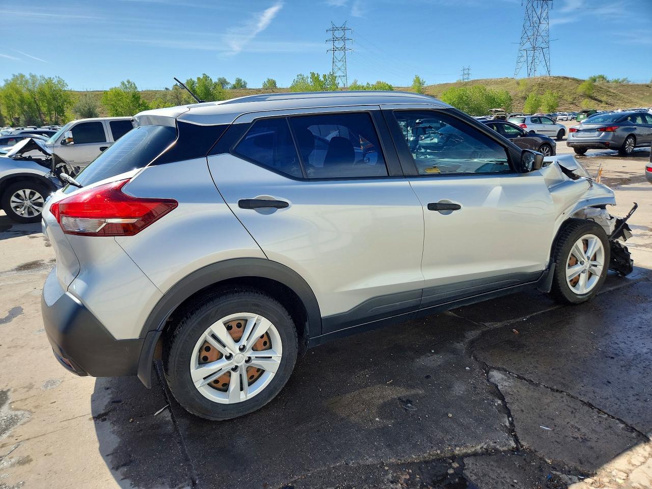 2019 NISSAN KICKS S photo 5
