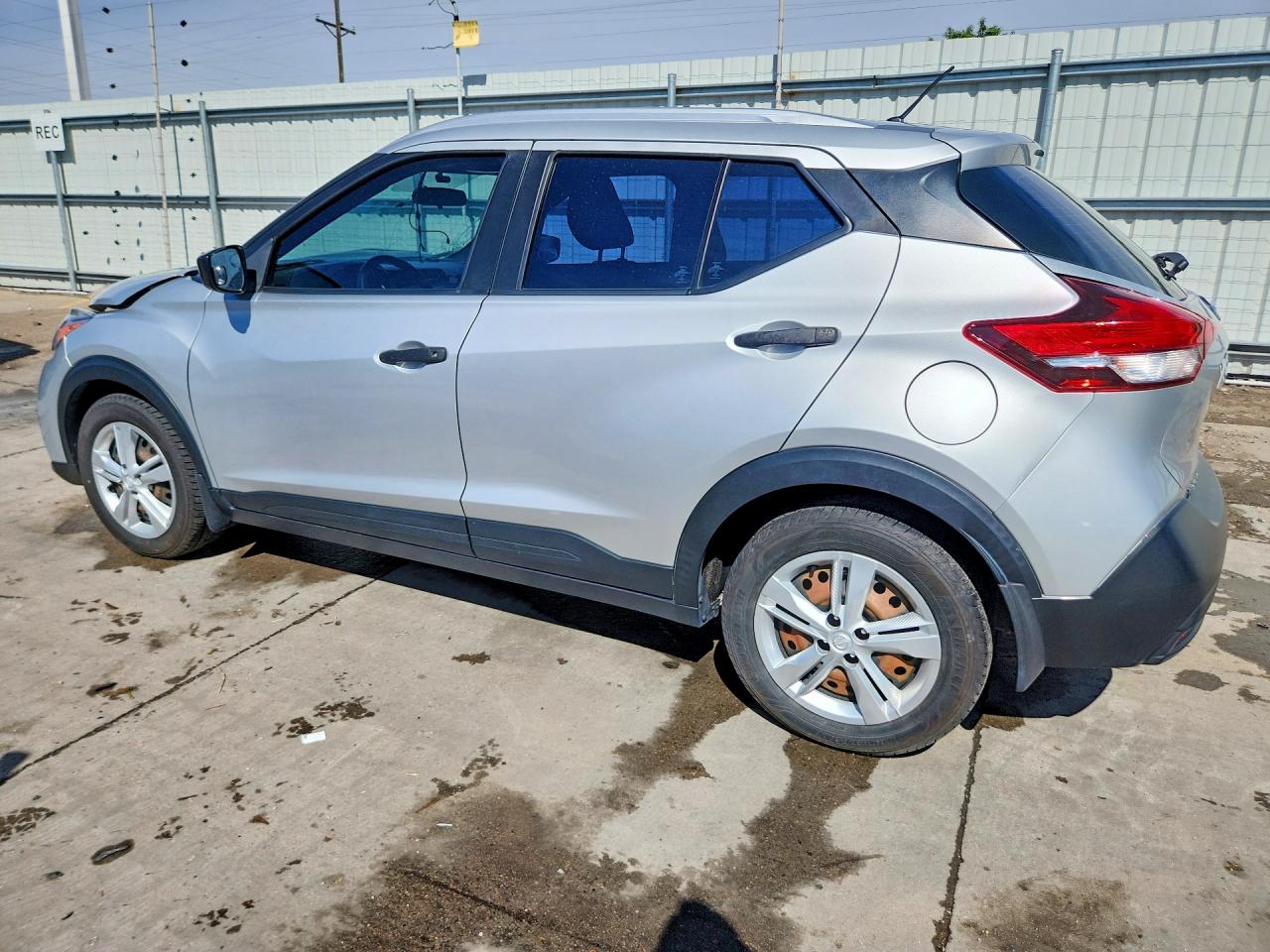 2019 NISSAN KICKS S photo 3