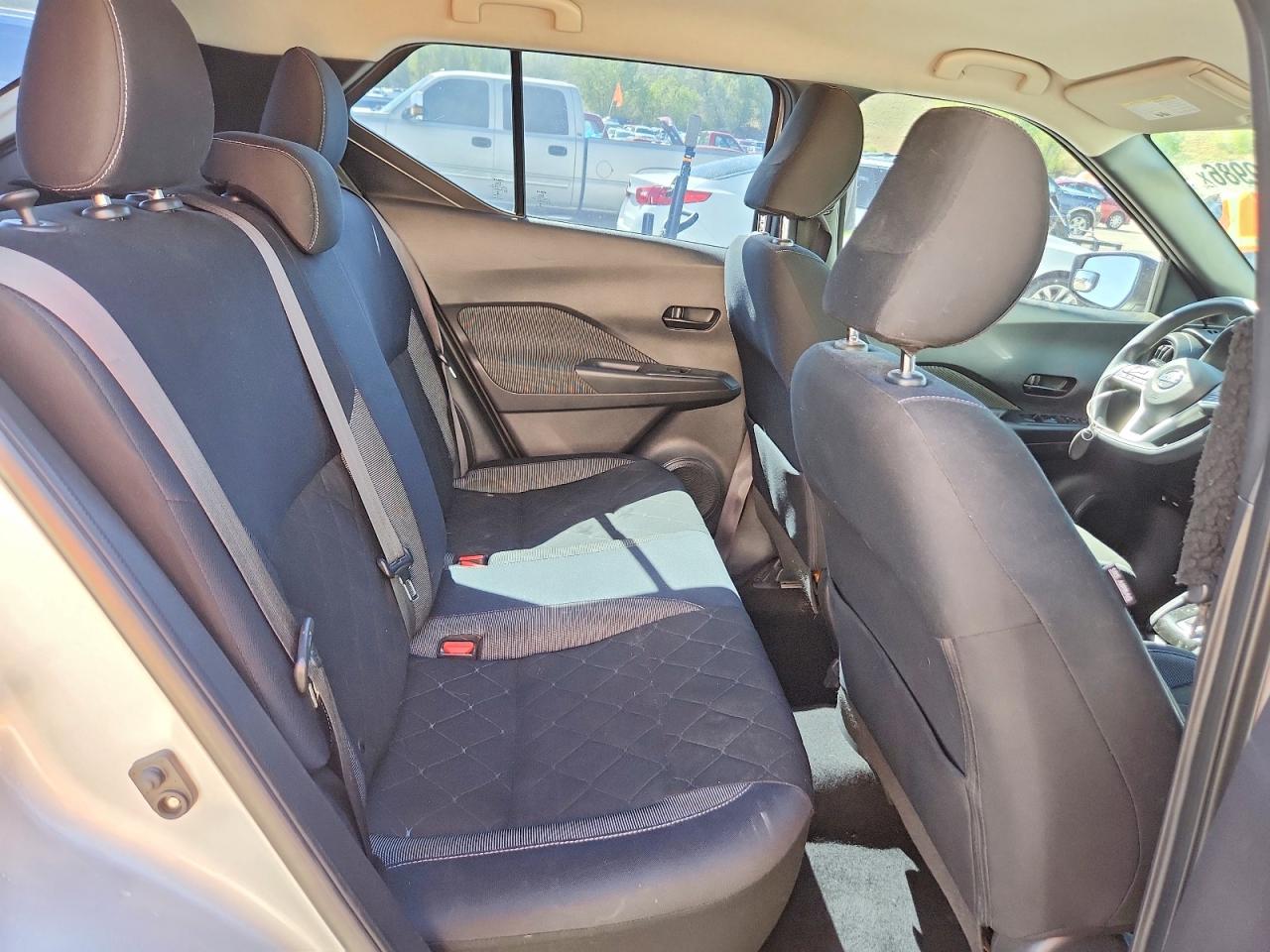 2019 NISSAN KICKS S photo 21