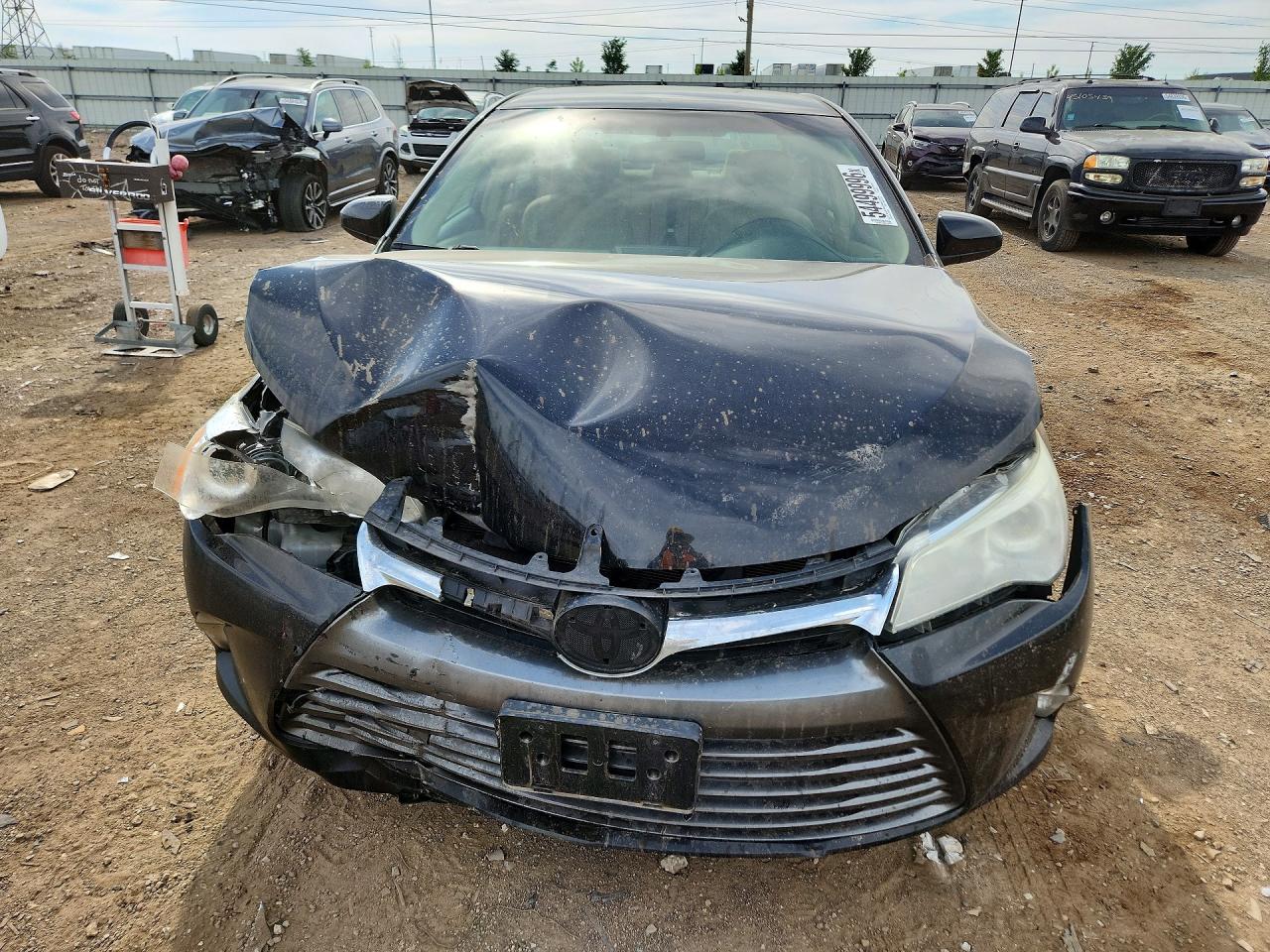 2015 TOYOTA CAMRY LE photo 5