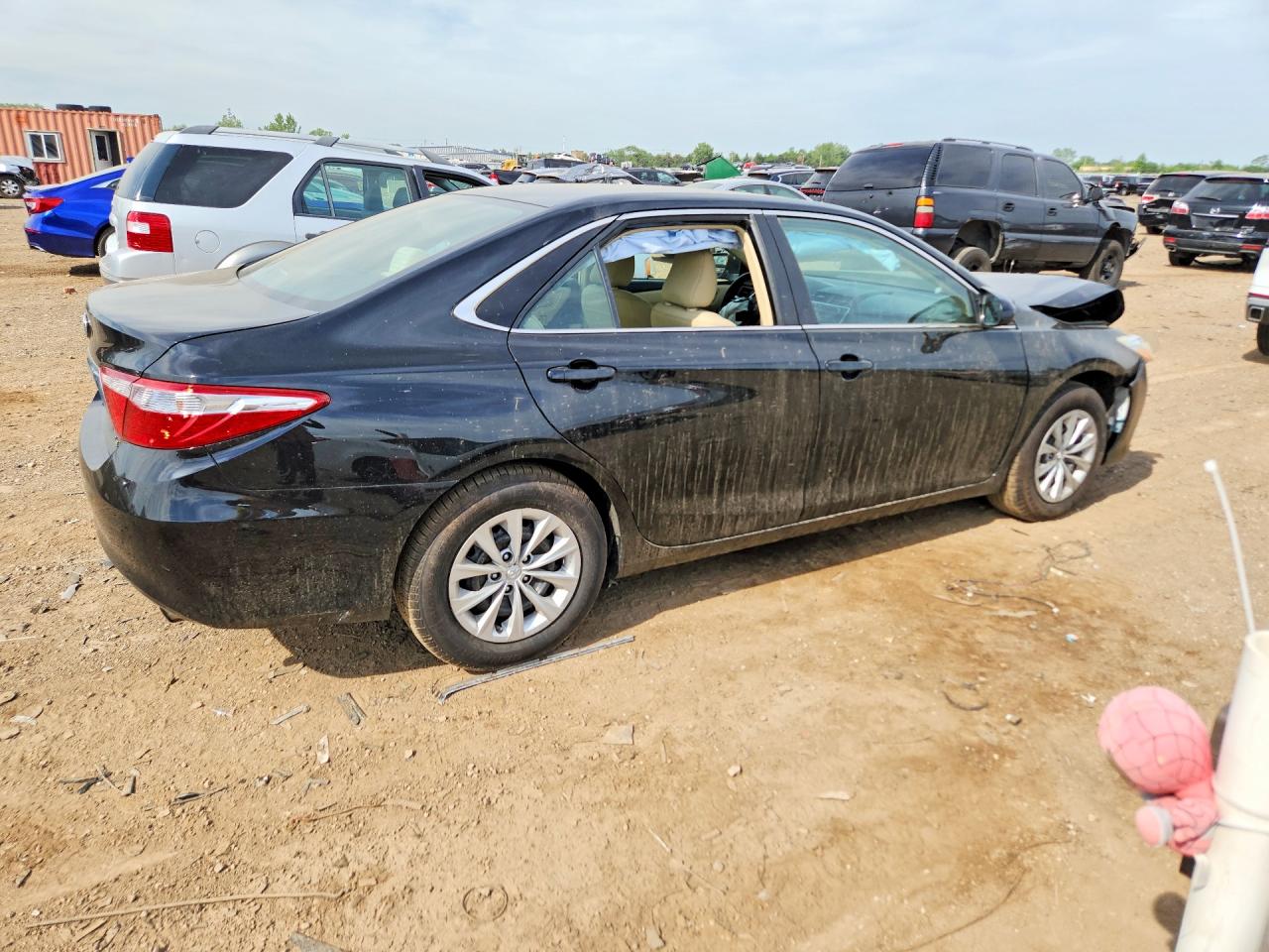 2015 TOYOTA CAMRY LE photo 3