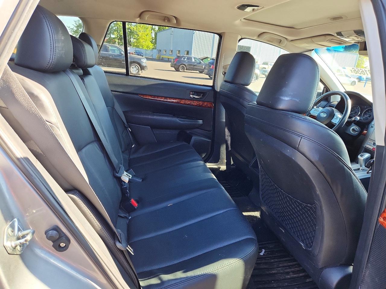 2011 SUBARU OUTBACK 3.6R LIMITED photo 19