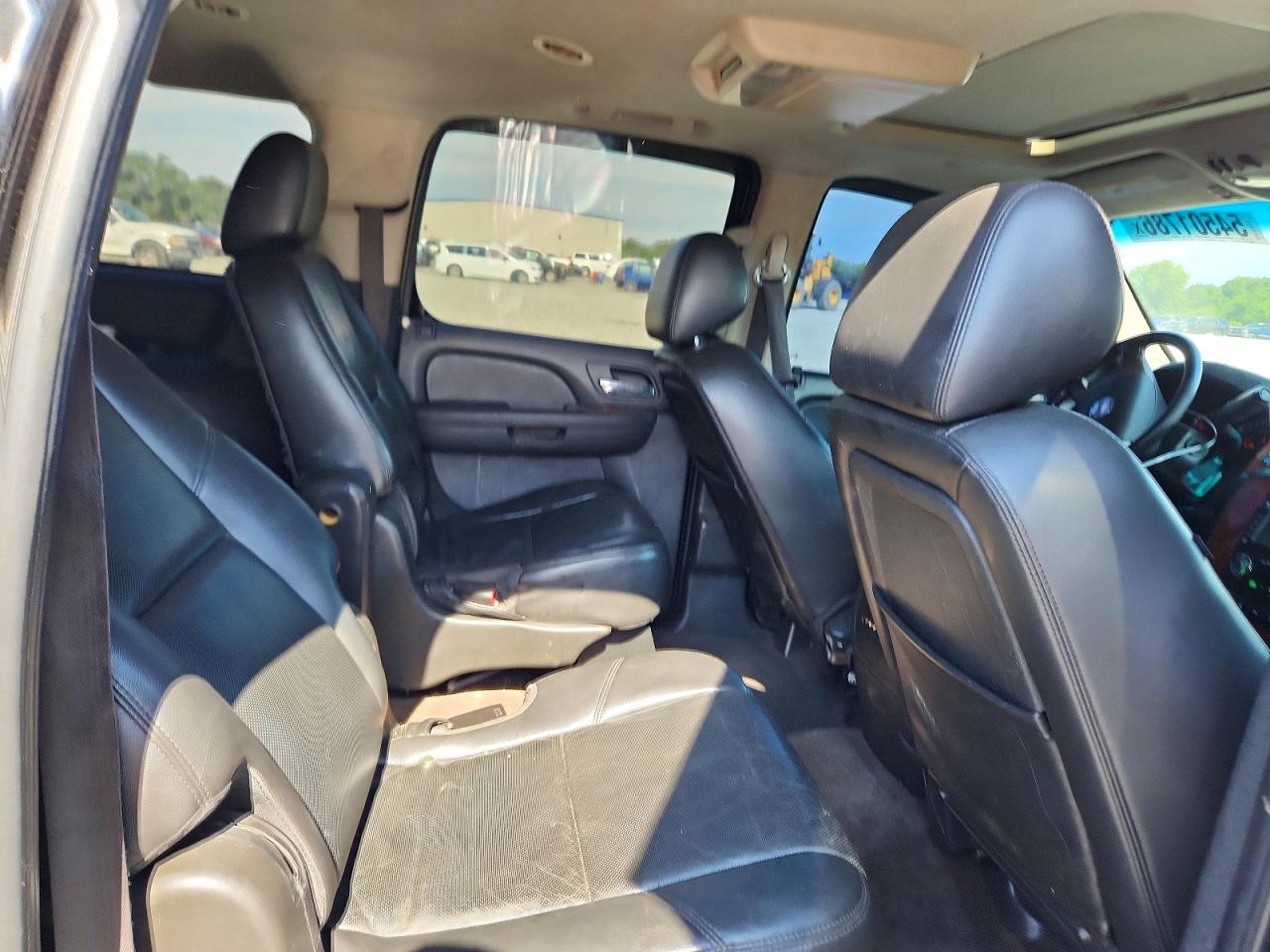 2011 GMC YUKON XL C1500 SLT photo 11