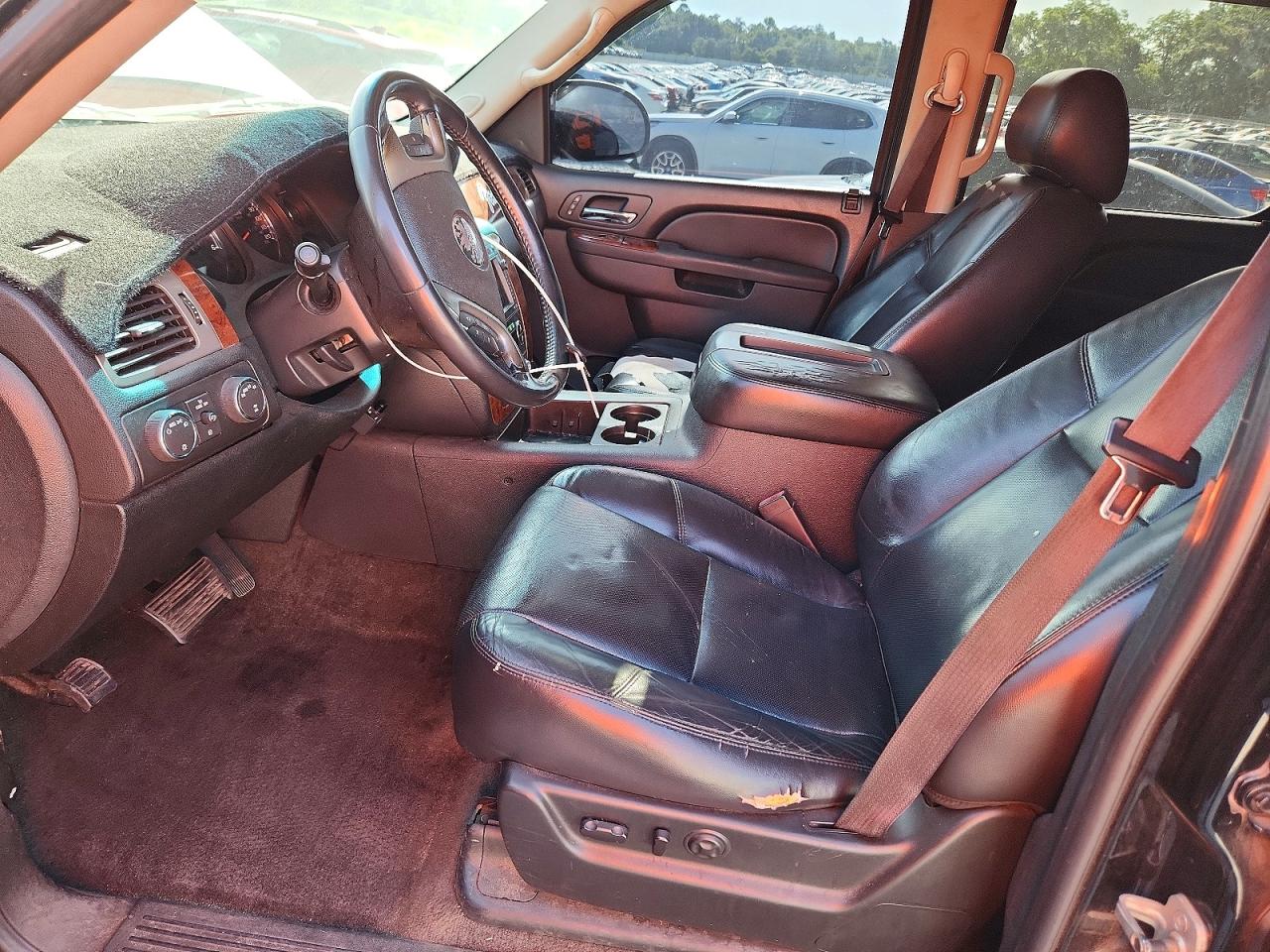 2011 GMC YUKON XL C1500 SLT photo 7