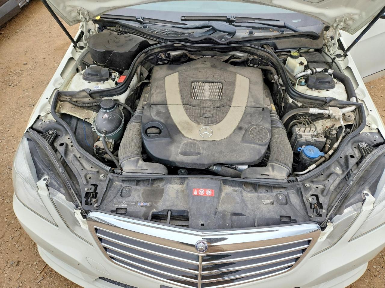 2011 MERCEDES-BENZ E 550 4MATIC photo 31