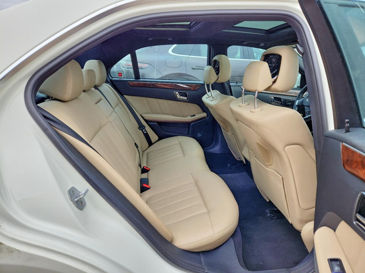 2011 MERCEDES-BENZ E 550 4MATIC photo 28