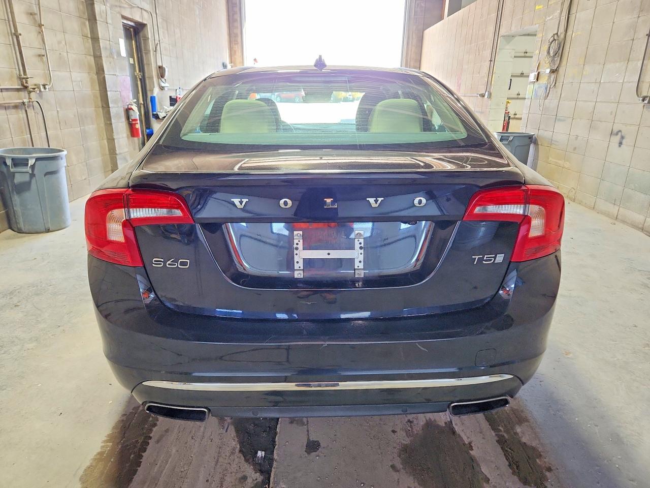 2018 VOLVO S60 PLATINUM photo 16