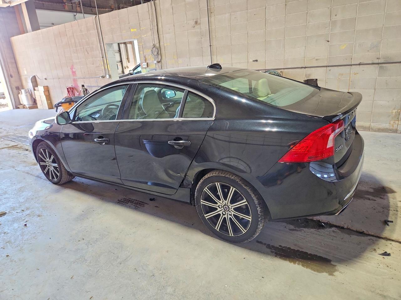 2018 VOLVO S60 PLATINUM photo 4