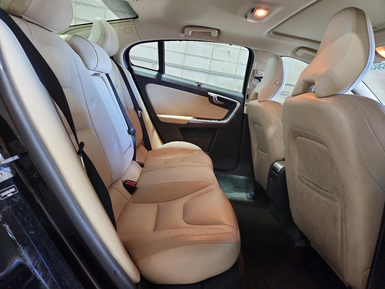 2018 VOLVO S60 PLATINUM photo 28