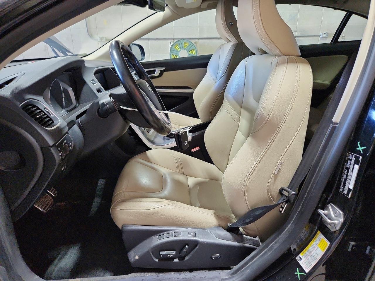 2018 VOLVO S60 PLATINUM photo 19