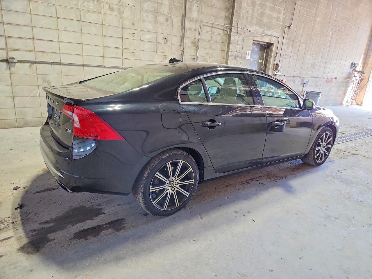 2018 VOLVO S60 PLATINUM photo 7