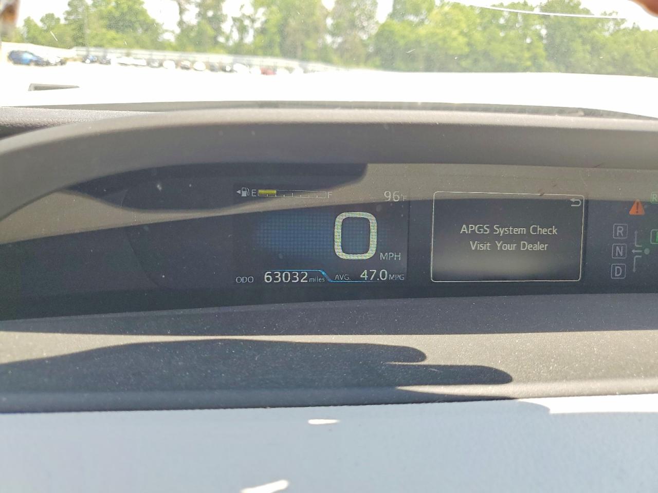 2018 TOYOTA PRIUS THREE photo 9