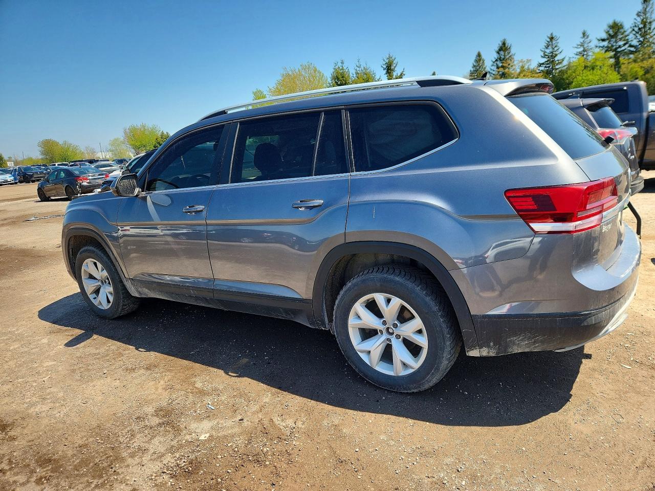 2018 VOLKSWAGEN ATLAS SE photo 3