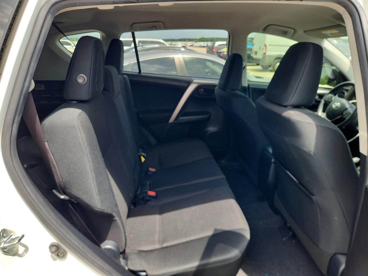 2018 TOYOTA RAV4 LE photo 28