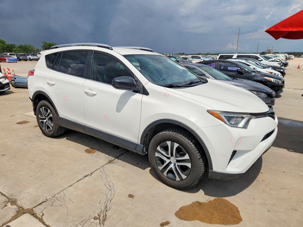 2018 TOYOTA RAV4 LE photo 10