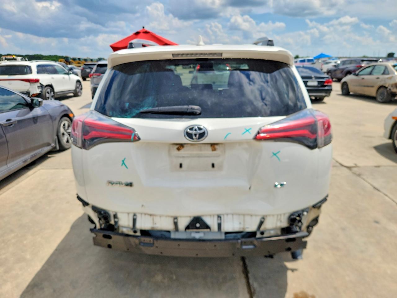 2018 TOYOTA RAV4 LE photo 16