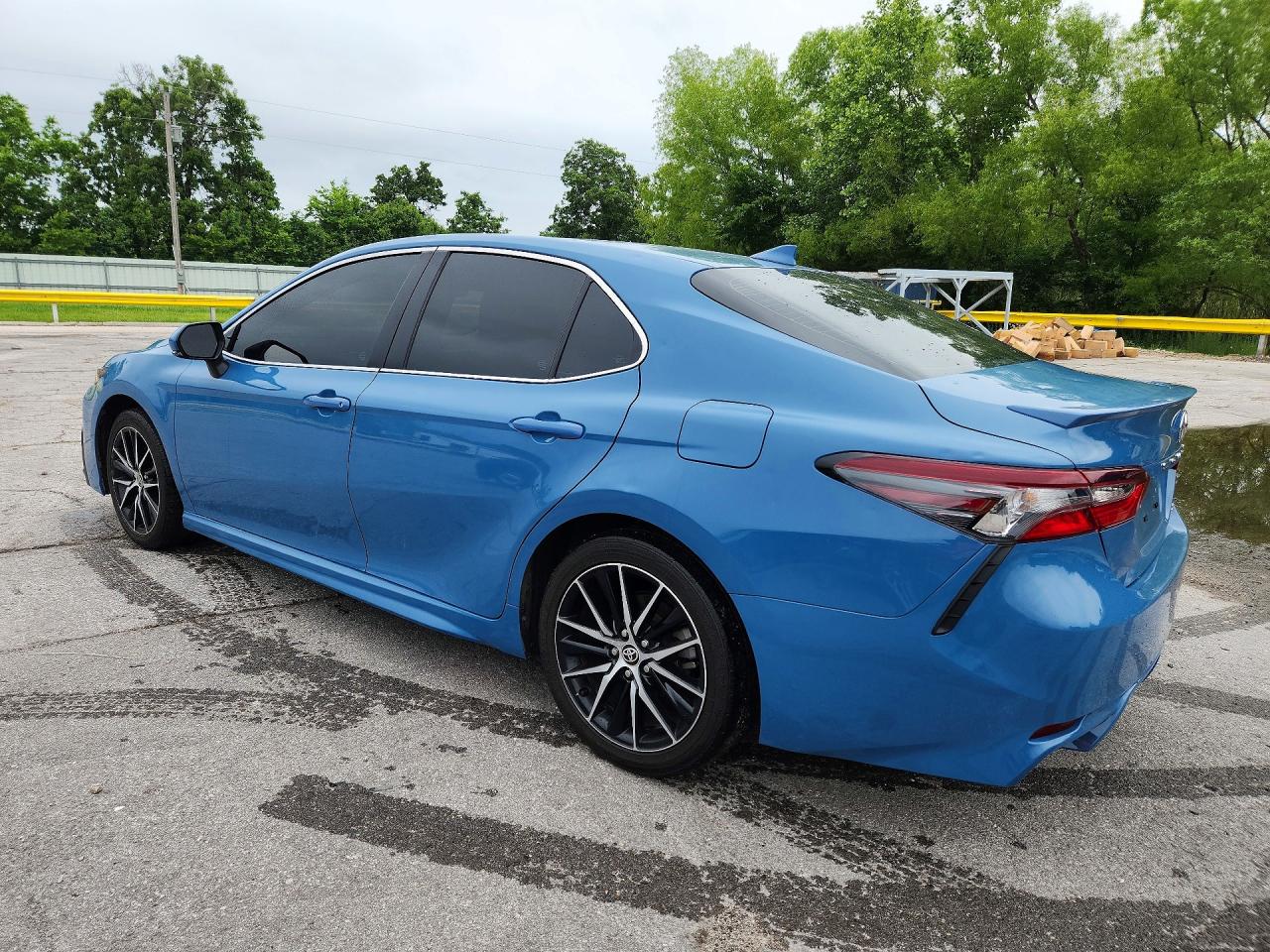 2023 TOYOTA CAMRY SE photo 3
